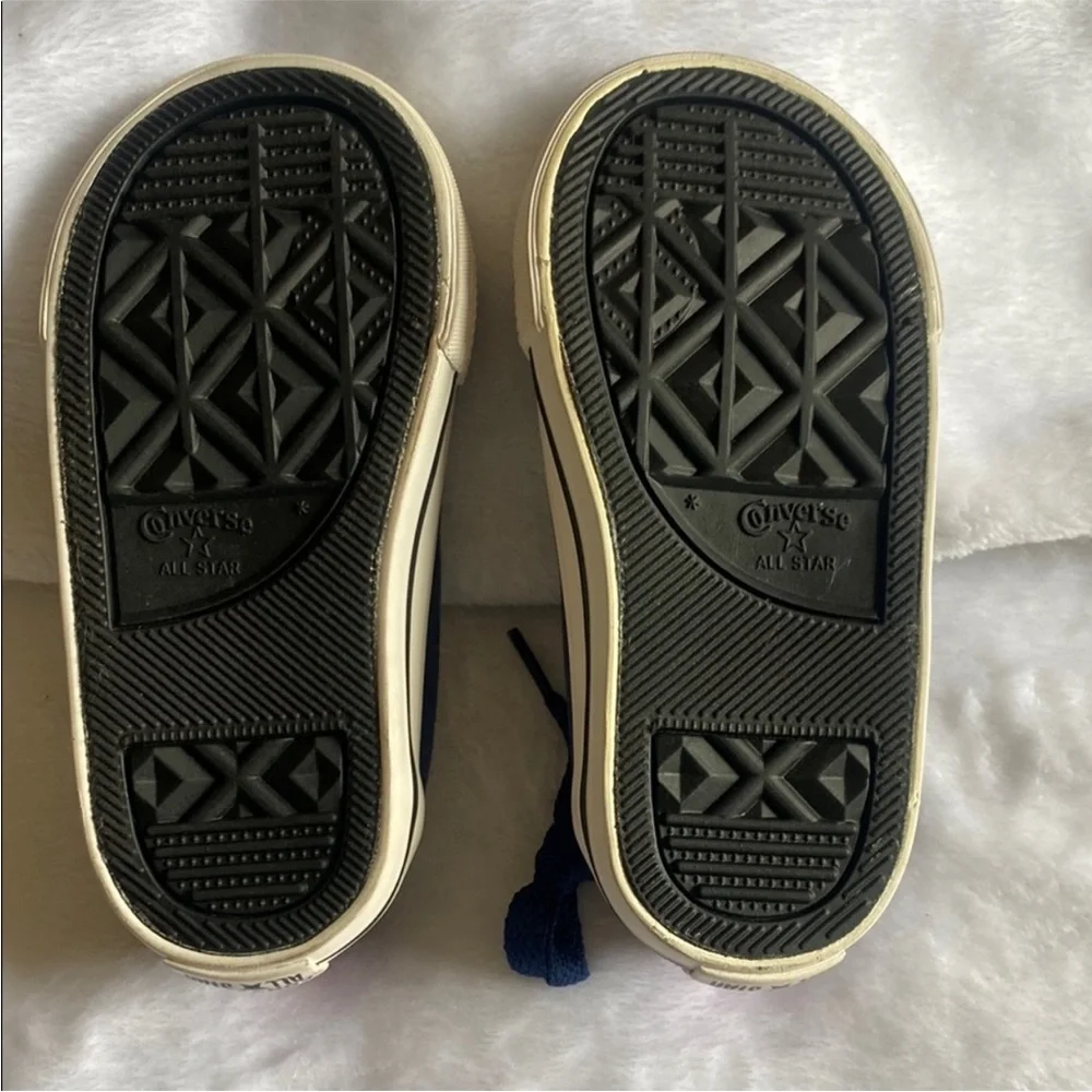 Converse Kids Navy and Pink Sneakers. Size 6
